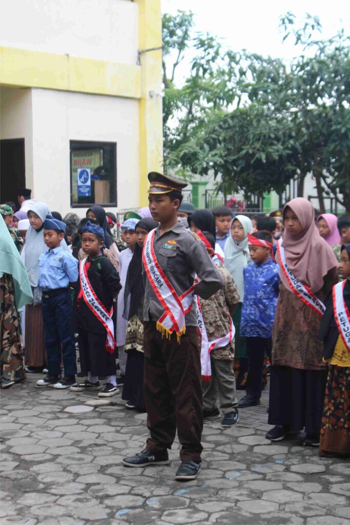 Upacara Bendera di Hari Pahlawan Nasional